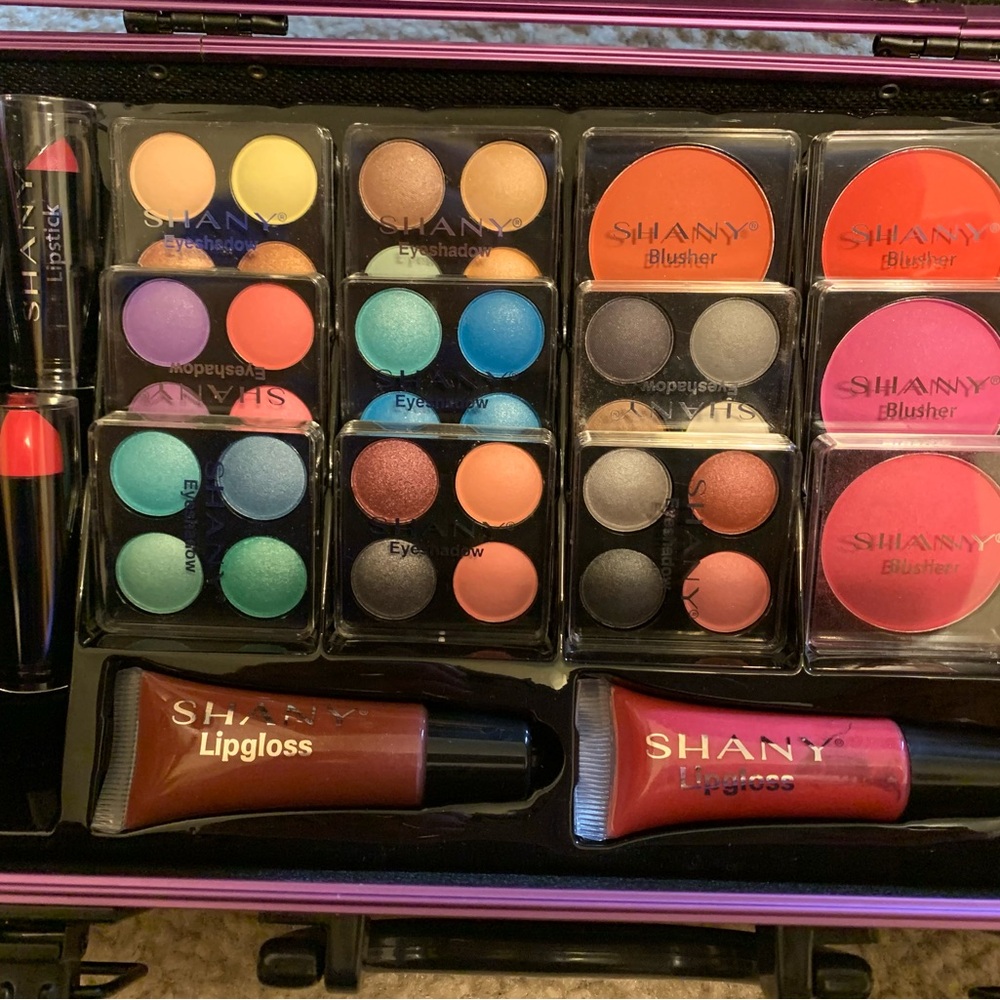 SHAN Blush and Eyeshadow Palette with Lip Gloss
